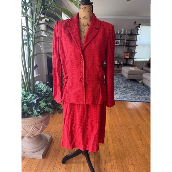 ST JOHN COLLECTION RED KNIT SUIT SIZE 12/14 (JO100 - Picture 1 of 10